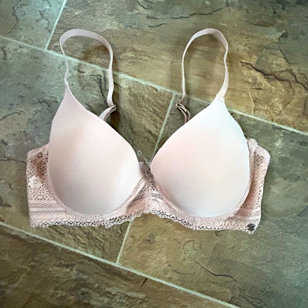 Lucky Brand light pink bra. Size 36 B.
